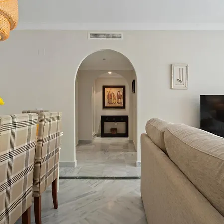 La Dama De Noche * Marbella