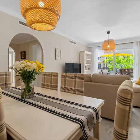 La Dama De Noche Marbella